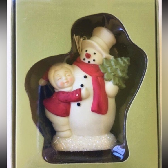 DEPT 56 Simple Traditions Holly Lane Village Collection "Holiday Hugs Ornament" - Picture 1 of 7